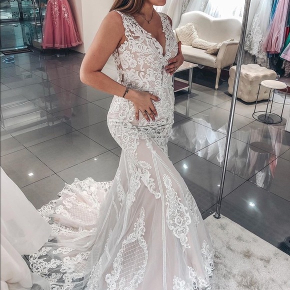 Deep V Neck Illusion Backless Wedding dress - Picture 4 of 8